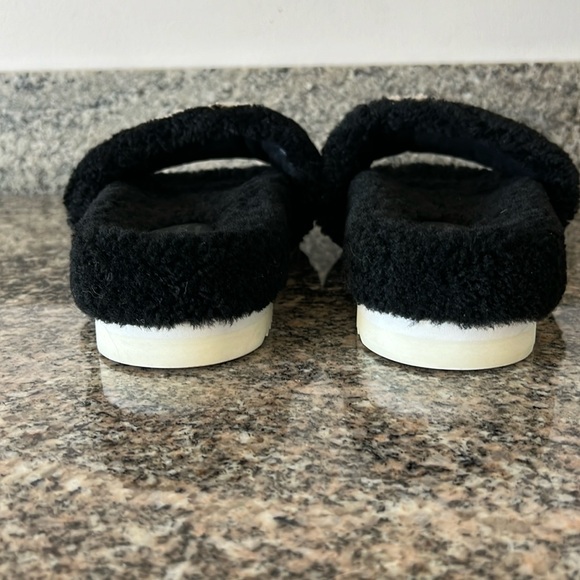 Gucci Interlocking GG Shearling Slides - Picture 5 of 16